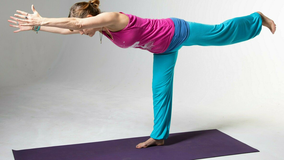alt_ratio_16x9_2x_JW_yoga_one_leg
